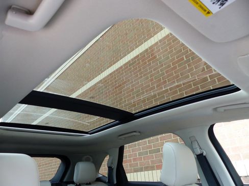 Used 2024 Ford Edge Titanium w/ Titanium Elite Package image 15