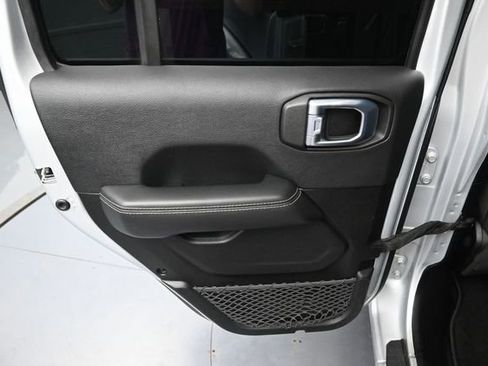 Used 2022 Jeep Wrangler Unlimited Sahara AWD/4WD image 27