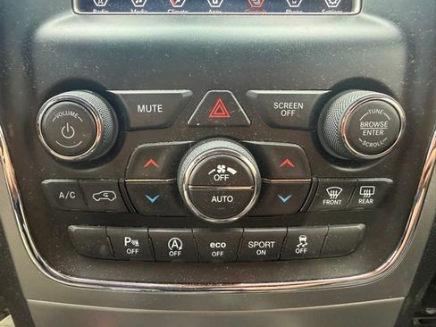 Used 2019 Jeep Grand Cherokee Laredo w/ Security & Convenience Group AWD/4WD image 24