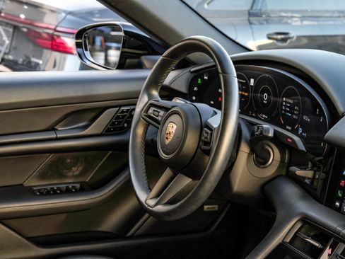 Used 2021 Porsche Taycan image 12