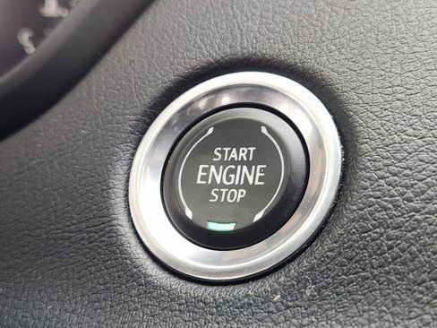 Used 2021 Cadillac XT4 Luxury w/ Cold Weather Package FWD image 20