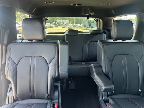 Used 2024 Ford Expedition Platinum AWD/4WD image 9