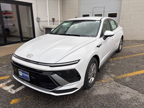 New 2025 Hyundai Sonata SE image 1