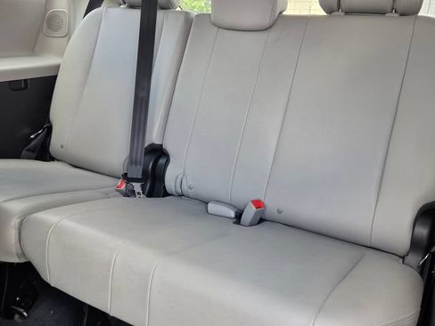 Used 2019 Toyota Sienna Limited Premium FWD image 13