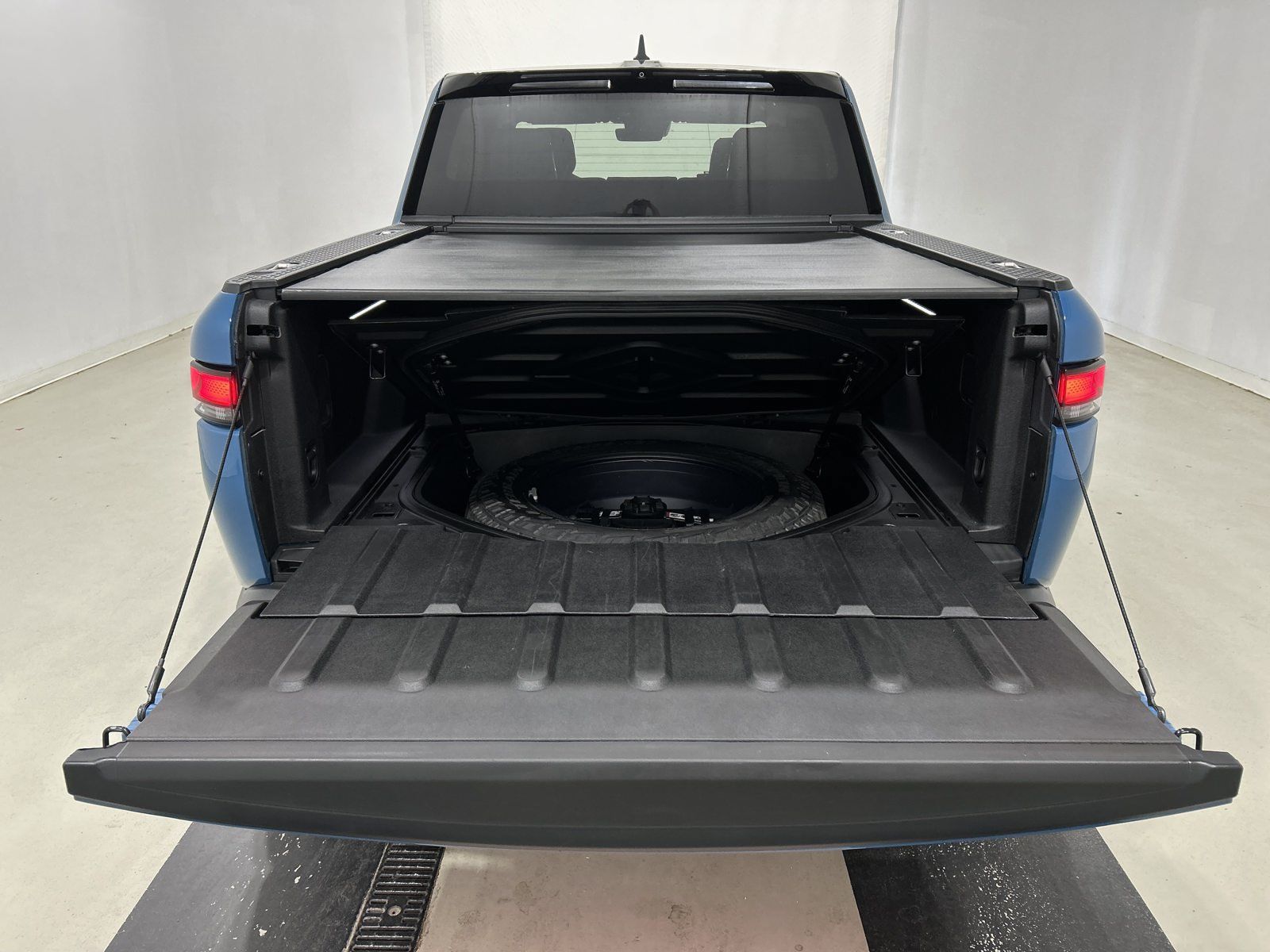 Used 2022 Rivian R1T Adventure AWD/4WD image 15