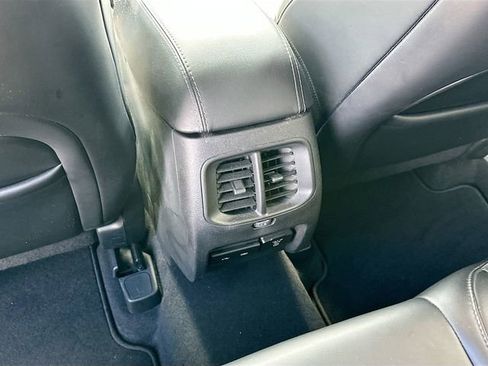 Used 2019 Jeep Cherokee Limited image 25