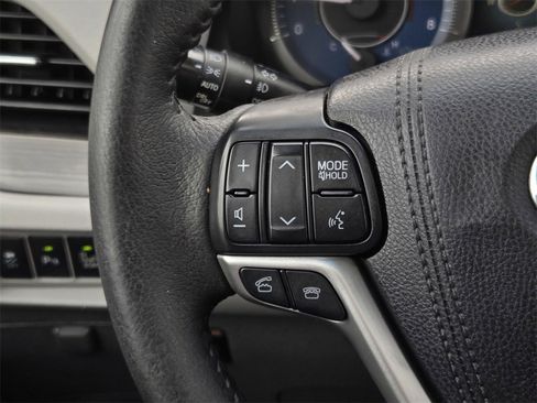 Used 2017 Toyota Sienna XLE image 26