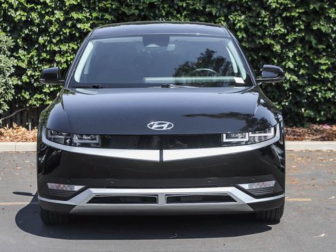 Used 2024 Hyundai Ioniq 5 SEL RWD image 2