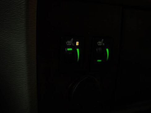 Used 2012 Toyota Sienna XLE image 21