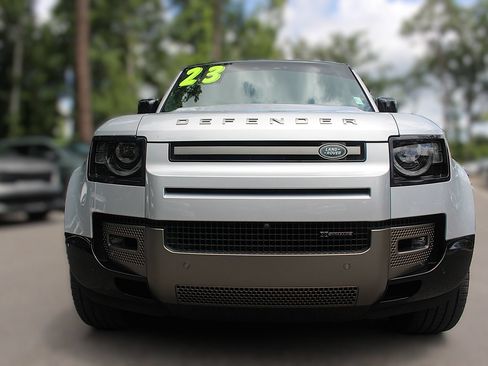 Used 2023 Land Rover Defender 130 X-Dynamic SE AWD/4WD image 18