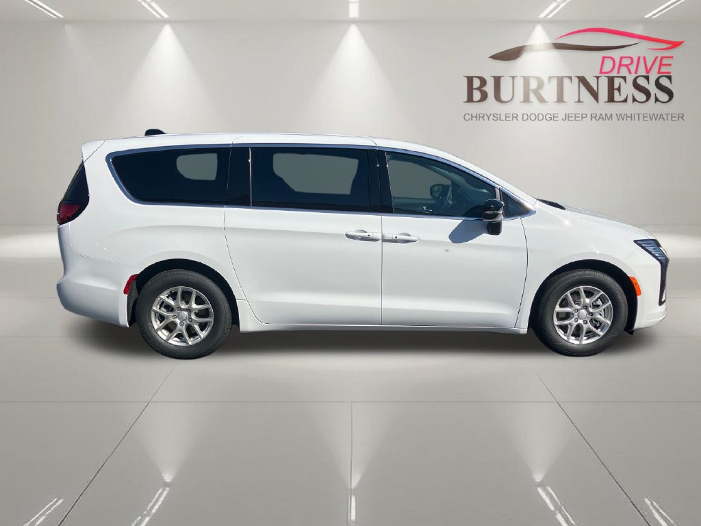 New 2027 Chrysler Pacifica Select FWD image 6