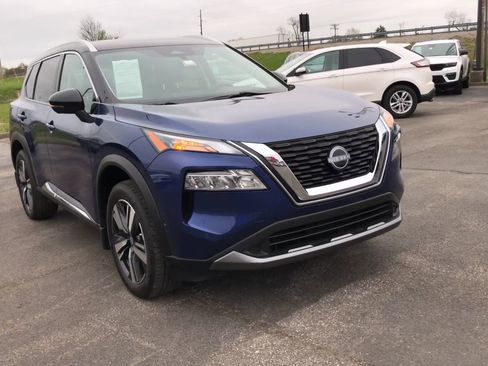 Used 2023 Nissan Rogue SL w/ SL Premium Package image 3