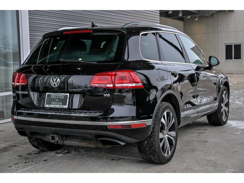 Used 2017 Volkswagen Touareg Wolfsburg Edition image 8