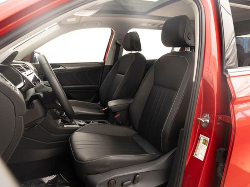 Used 2022 Volkswagen Tiguan SE w/ Panoramic Sunroof Package AWD/4WD image 13
