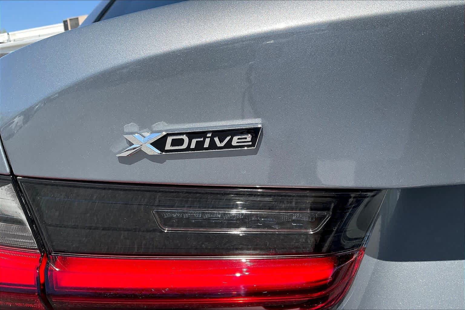 Used 2026 BMW 330i xDrive Sedan w/ Premium Package AWD/4WD image 15