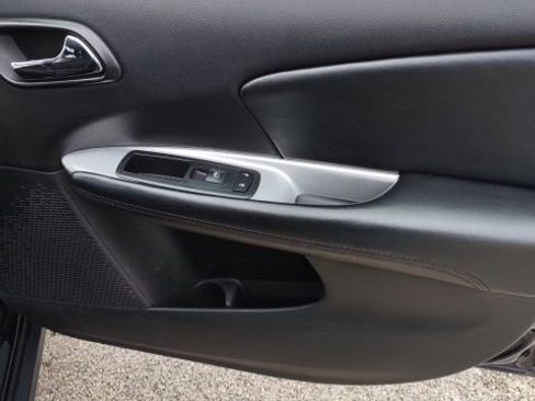 Used 2018 Dodge Journey SE w/ Blacktop Package image 23