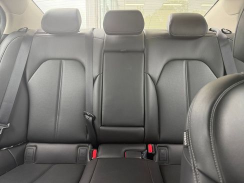 Used 2025 Genesis G70 2.5T image 38