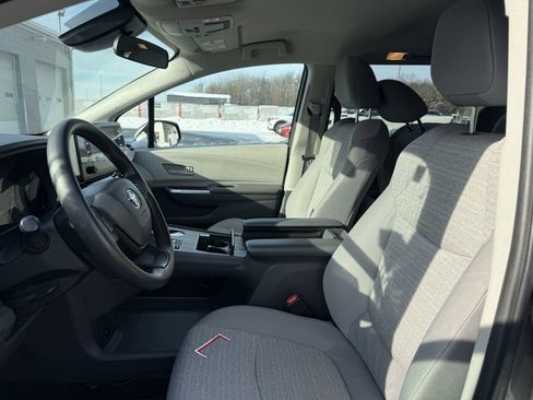 Used 2022 Toyota Sienna LE image 10