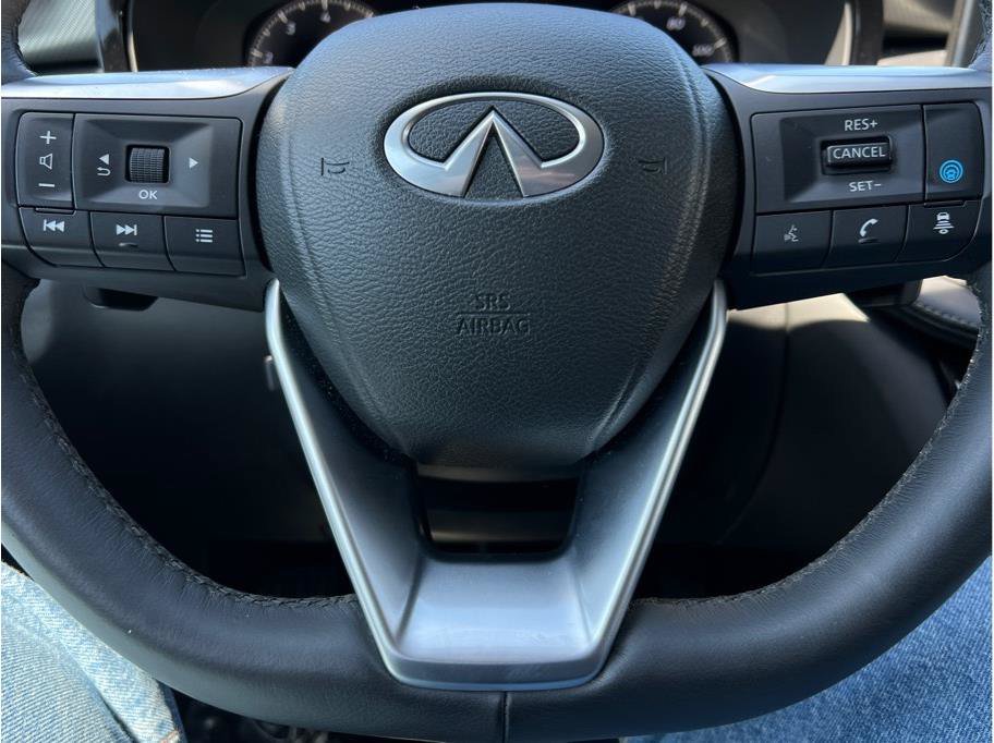 Used 2025 INFINITI QX60 Luxe FWD image 13