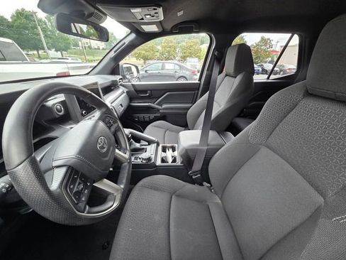 Used 2025 Toyota 4Runner SR5 AWD/4WD image 8
