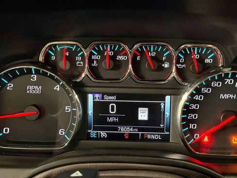 Used 2019 Chevrolet Suburban Premier RWD image 12