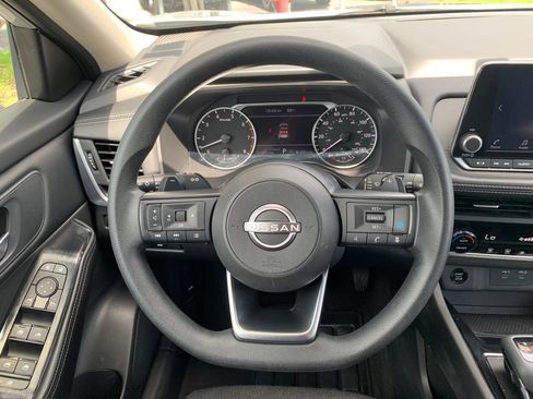 Used 2024 Nissan Rogue SV FWD image 12