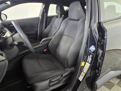 Used 2019 Toyota C-HR LE image 5
