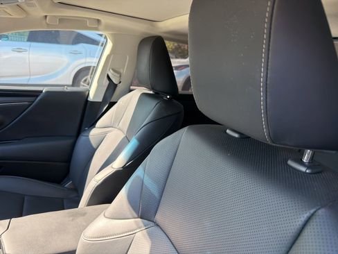 Used 2023 Lexus ES 350 w/ Accessory Package (Z2) image 7
