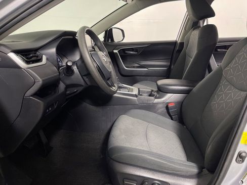 Used 2020 Toyota RAV4 XLE image 12