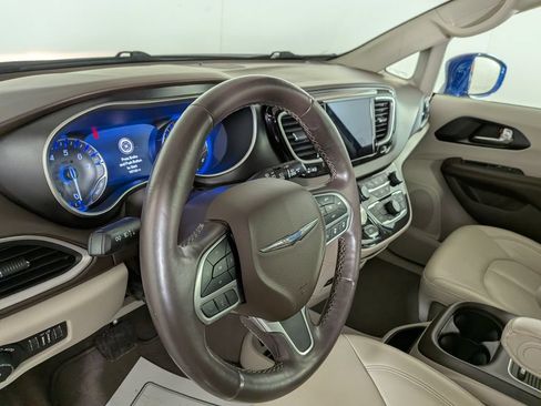Used 2020 Chrysler Pacifica Touring-L Plus FWD image 20
