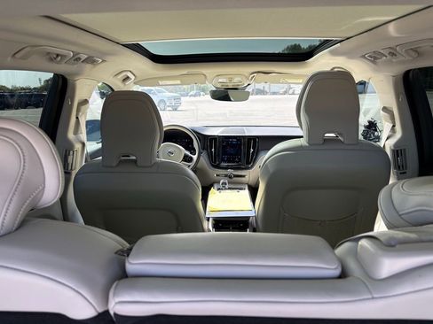Used 2023 Volvo XC60 B5 Ultimate w/ Climate Package image 7