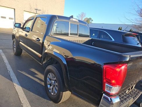 Used 2017 Toyota Tacoma SR5 image 11