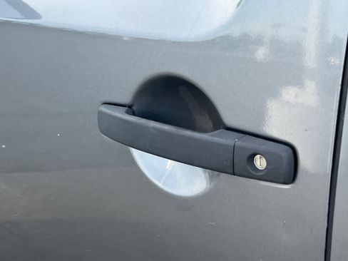 Used 2017 Nissan Frontier SV image 19