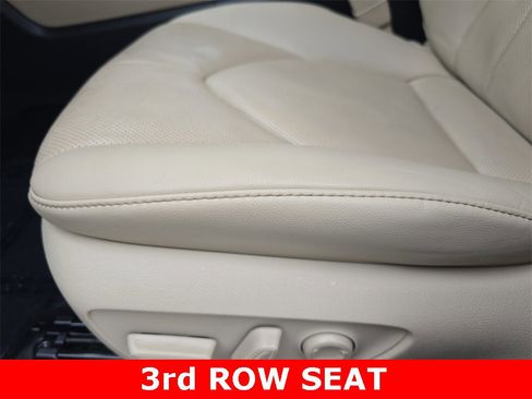 Used 2024 Toyota Highlander Limited image 30