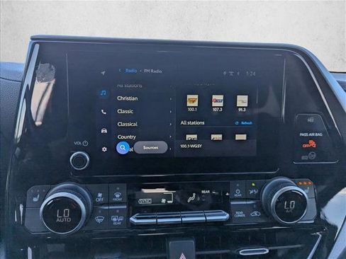 Used 2023 Toyota Highlander XLE image 16