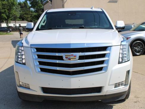 Used 2019 Cadillac Escalade ESV Luxury RWD image 8