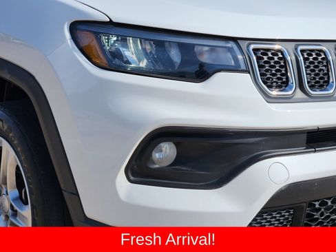 Used 2023 Jeep Compass Latitude AWD/4WD image 9