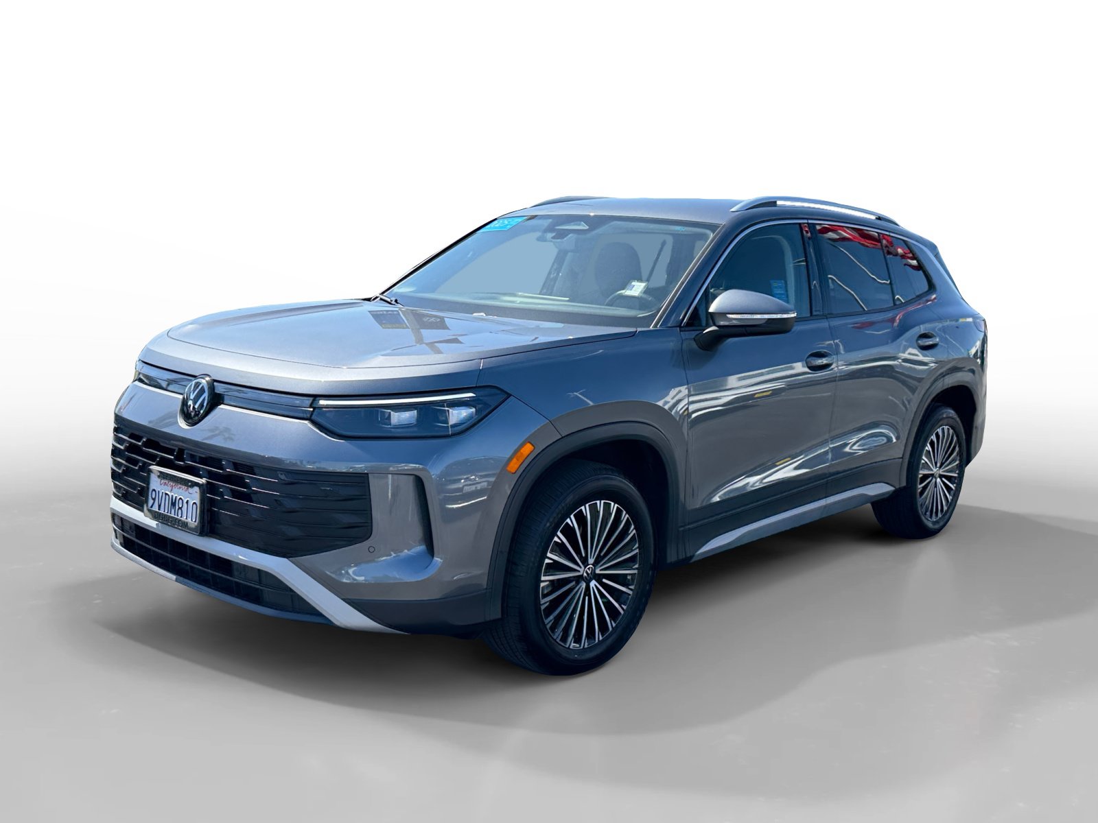 Certified 2025 Volkswagen Tiguan S FWD image 1