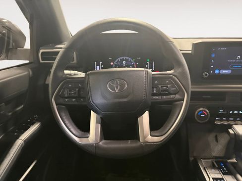 Used 2025 Toyota 4Runner SR5 AWD/4WD image 13