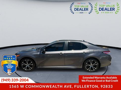 Used 2020 Toyota Camry SE FWD image 4