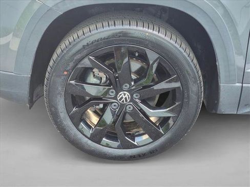 Used 2022 Volkswagen Taos SE image 22