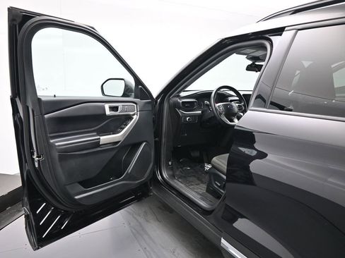 Certified 2022 Ford Explorer XLT image 9