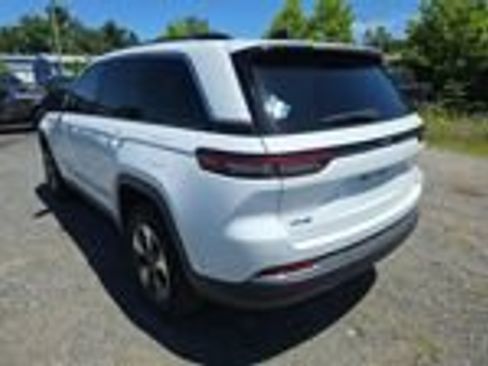 Used 2023 Jeep Grand Cherokee 4WD 4xe image 9