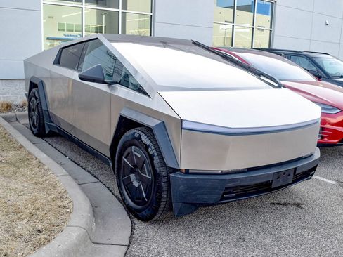 Used 2025 Tesla Cybertruck AWD Crew Cab image 14