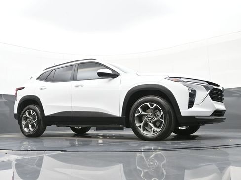 Used 2024 Chevrolet Trax LT w/ Driver Confidence Package image 39