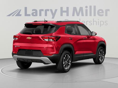 Used 2022 Chevrolet TrailBlazer LT w/ Driver Confidence Package AWD/4WD image 2