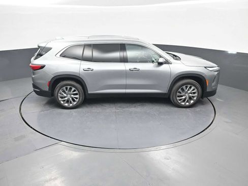 Used 2025 Buick Enclave Preferred w/ Power Package image 40