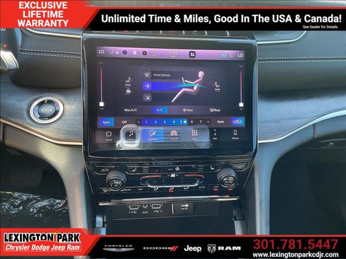 Used 2025 Jeep Grand Cherokee Limited AWD/4WD image 15