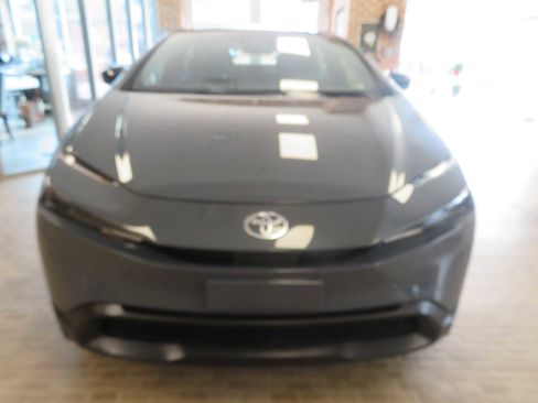 Used 2025 Toyota Prius LE image 2