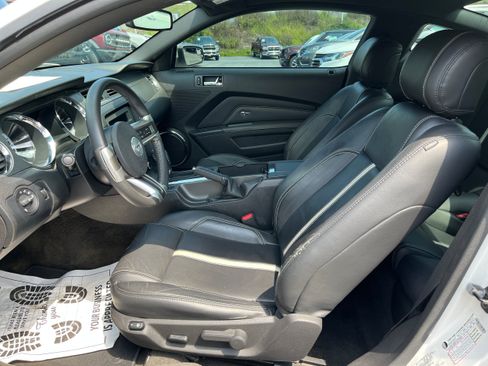 Used 2013 Ford Mustang GT Premium RWD image 7